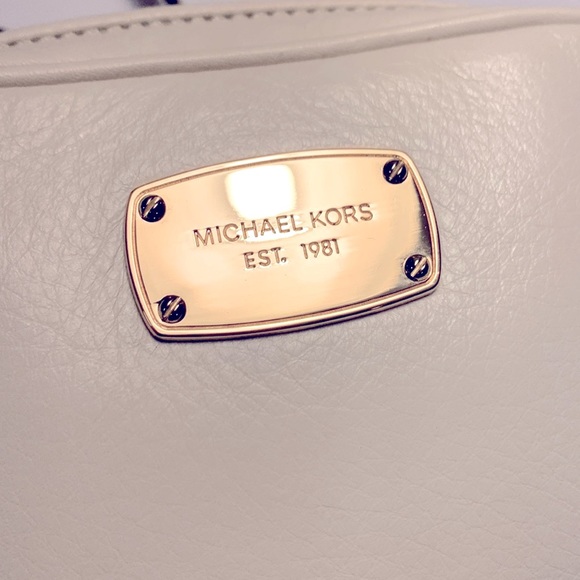 NWT Michael Kors small crossbody purse - Picture 3 of 14